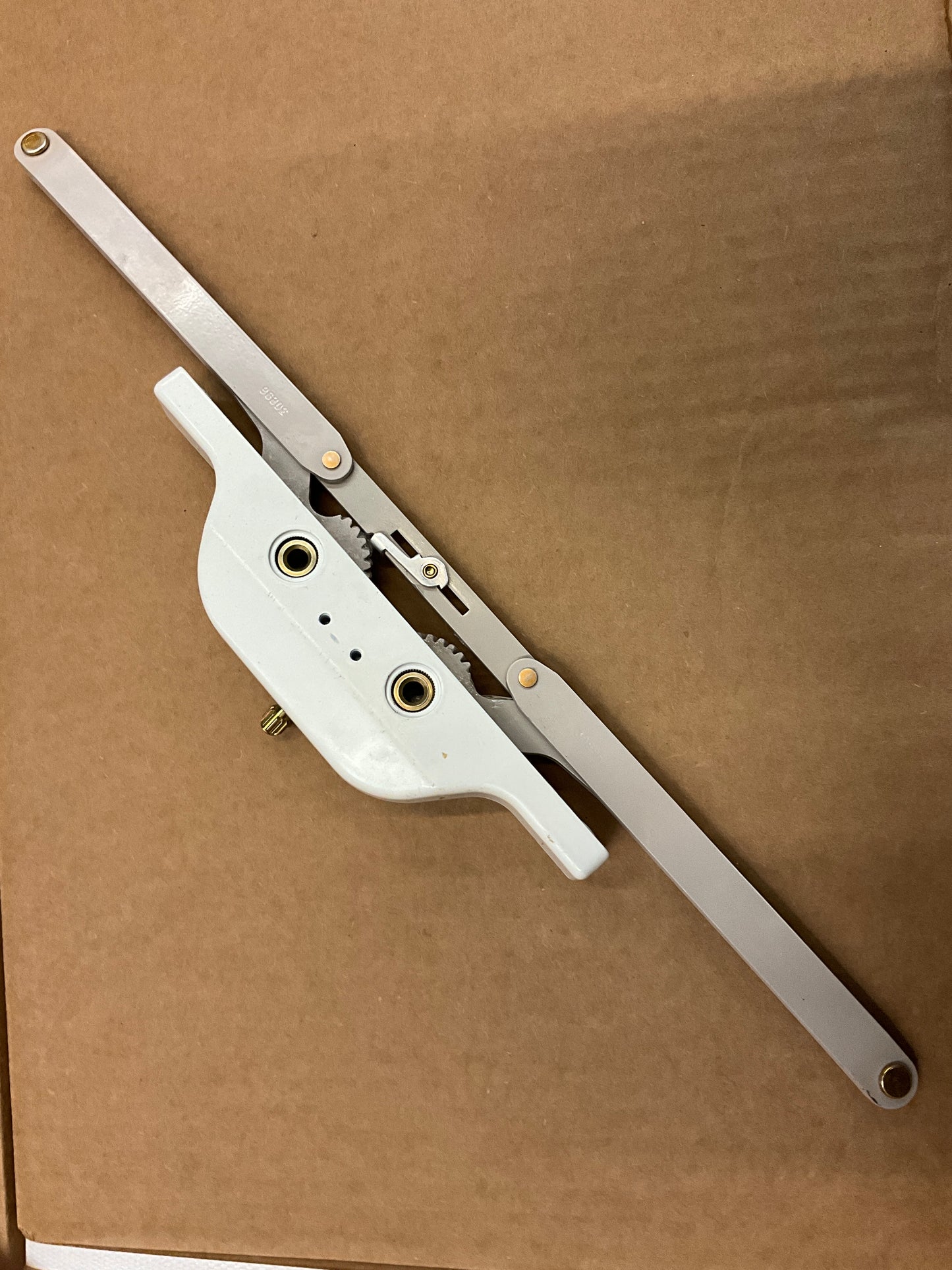 RG Awning 16 1/8" Oper. Sing LH Hook up #22.29.32.002 ADI