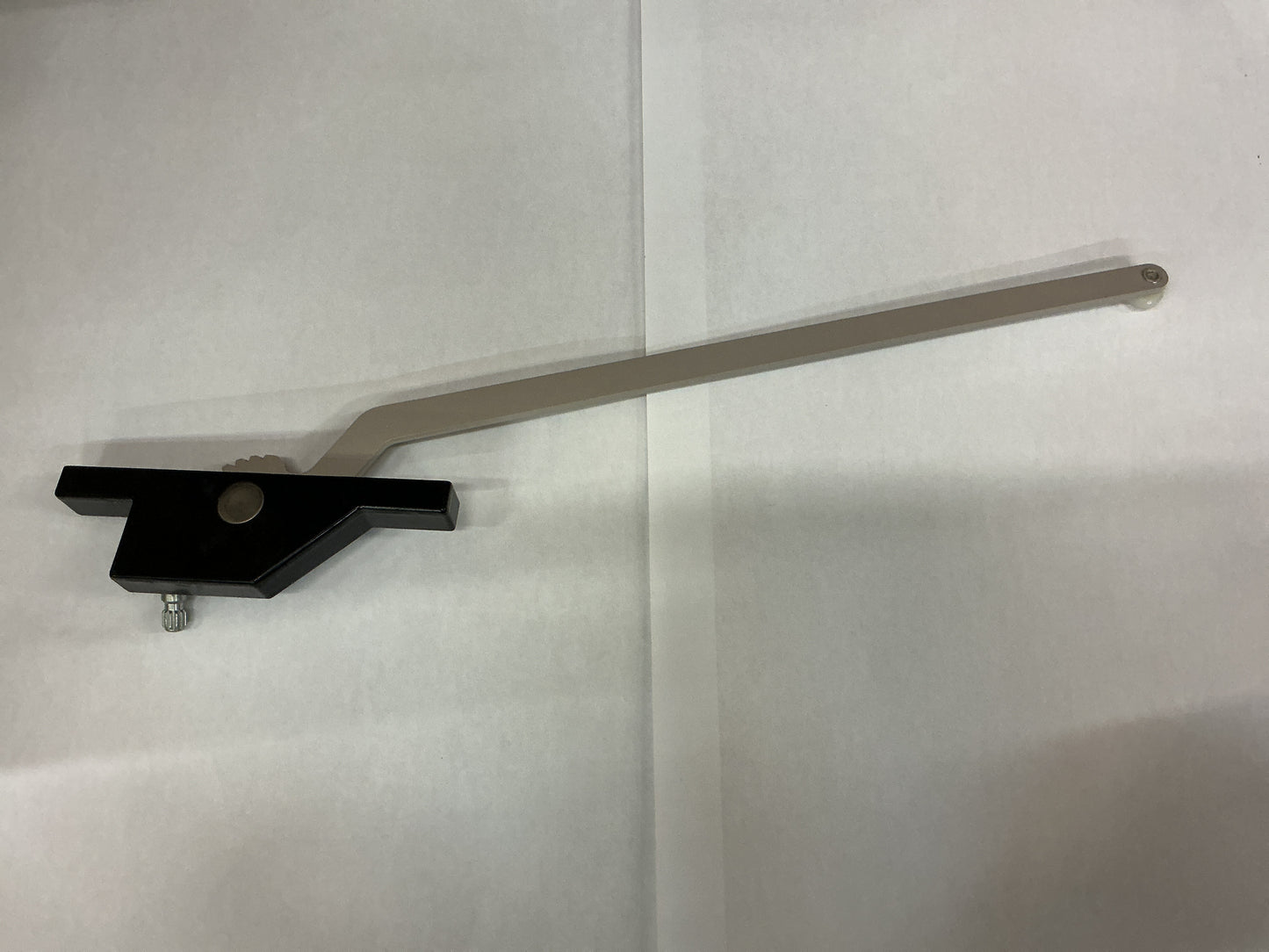 SGL Arm Operator 13.5" RH Black ADI