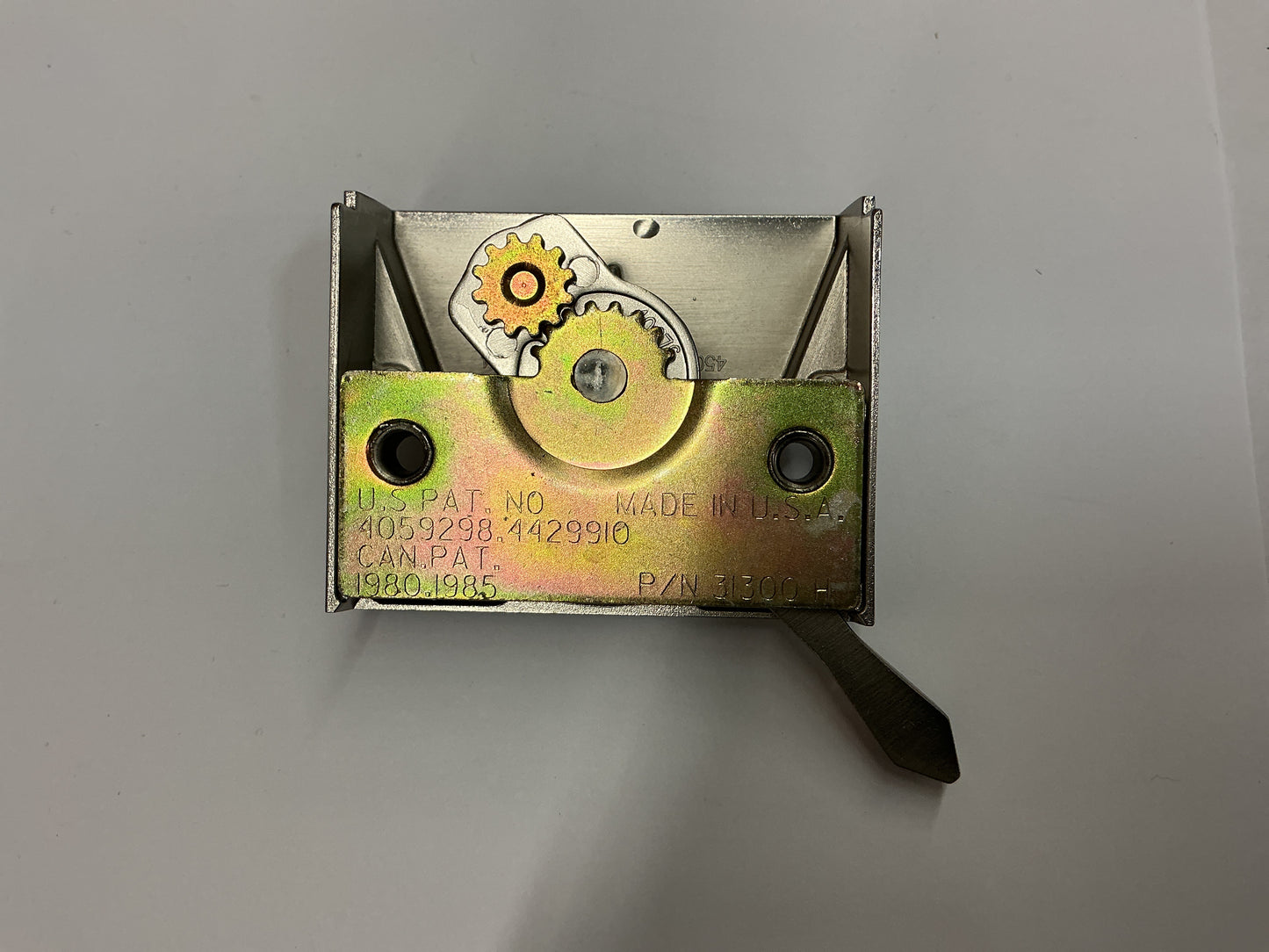 Non-Handed Sash Lock