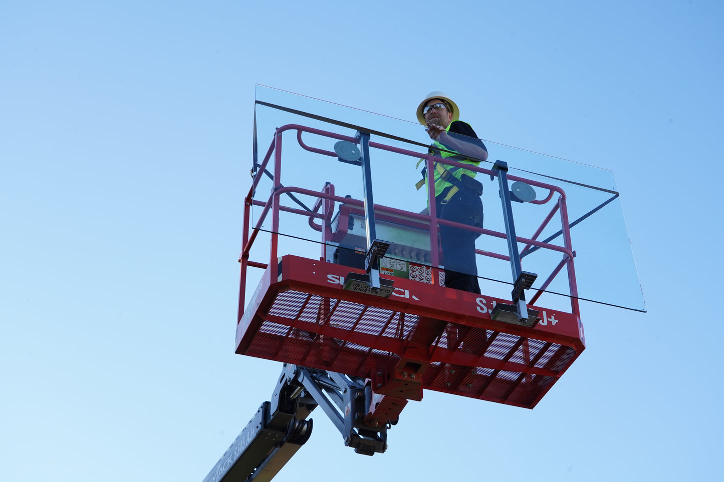 EZ Ledge™ Glass Lifter