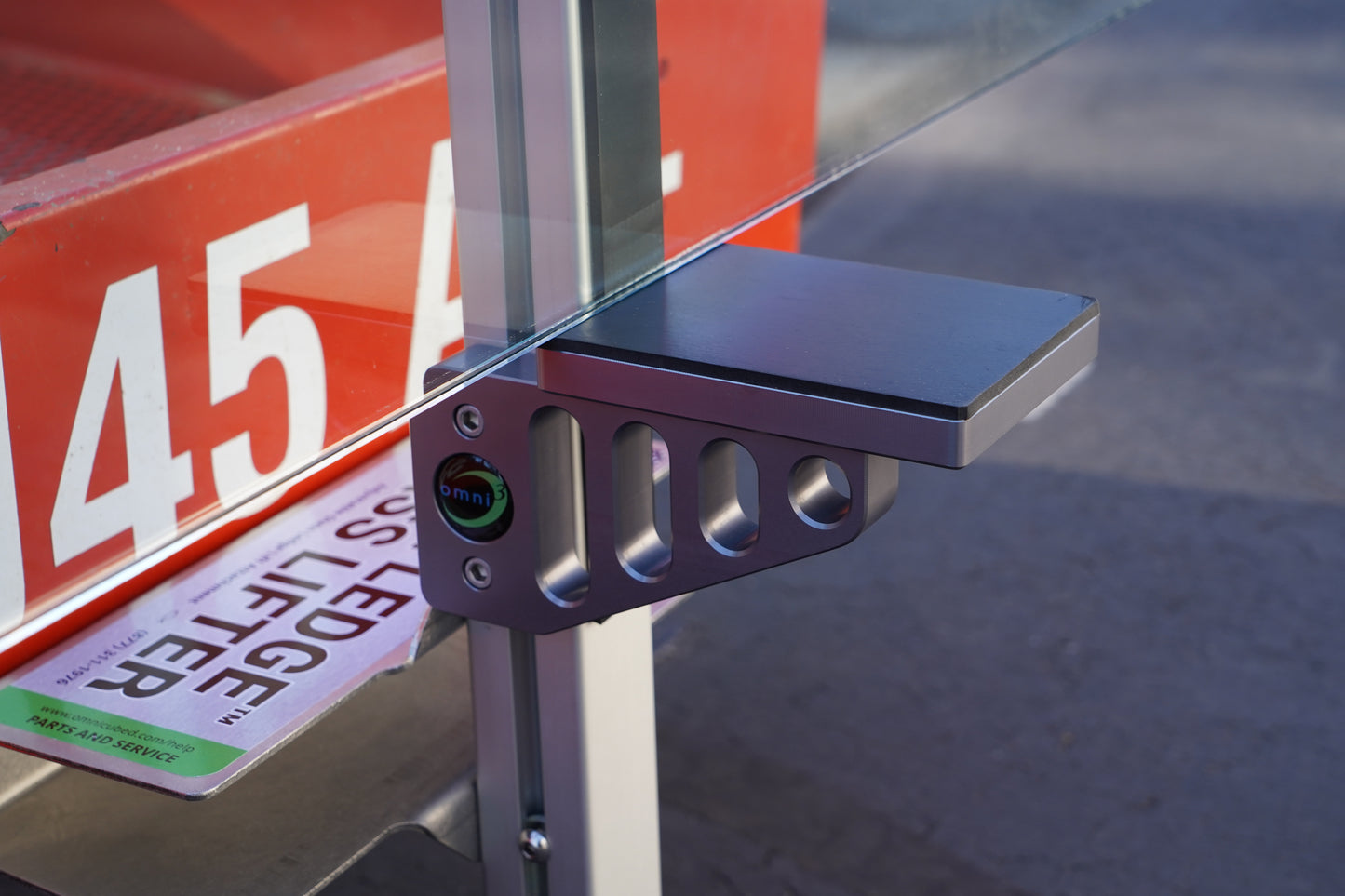 EZ Ledge™ Glass Lifter
