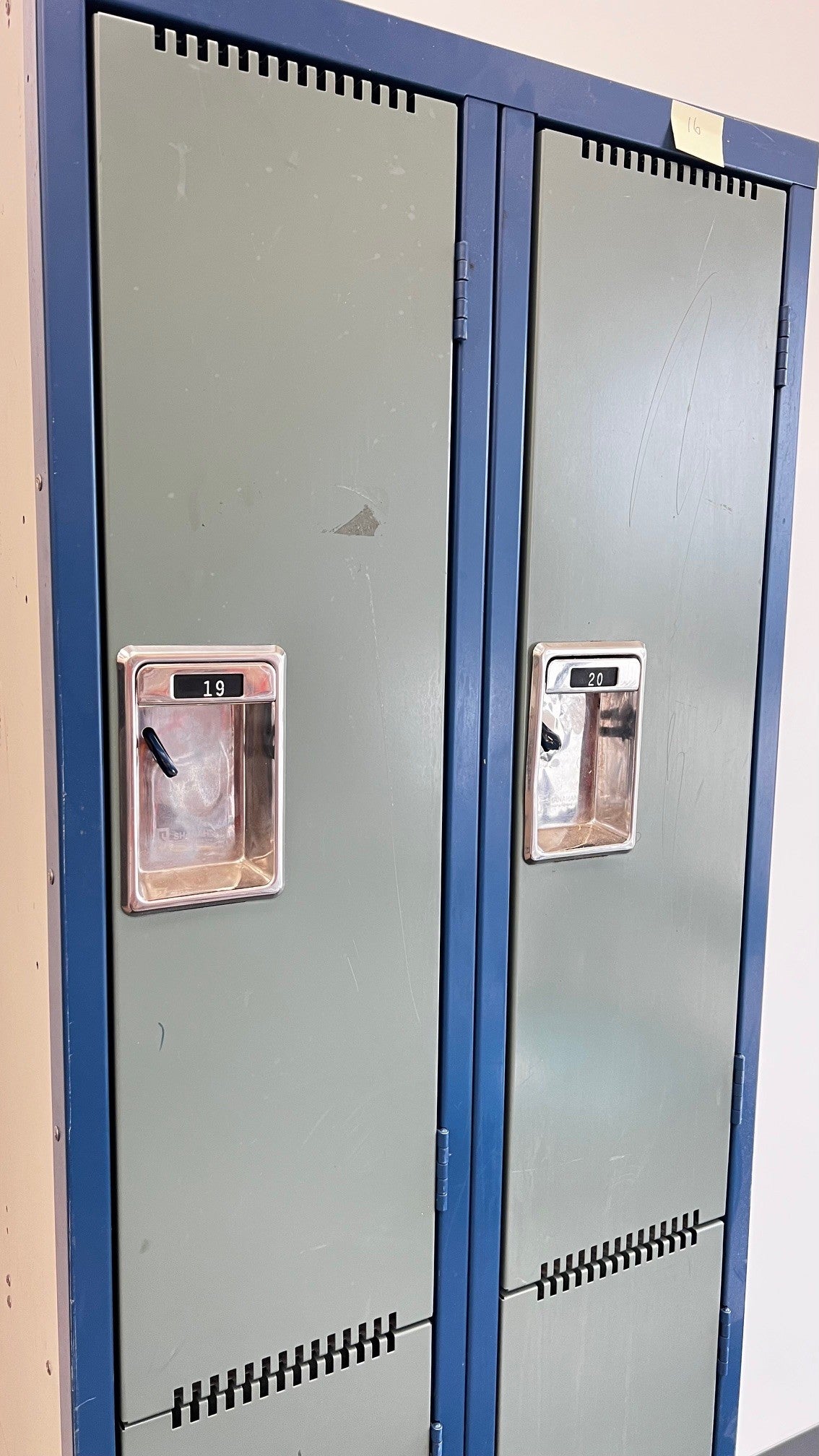 Metal Locker 2-Tier / 2-Bank
