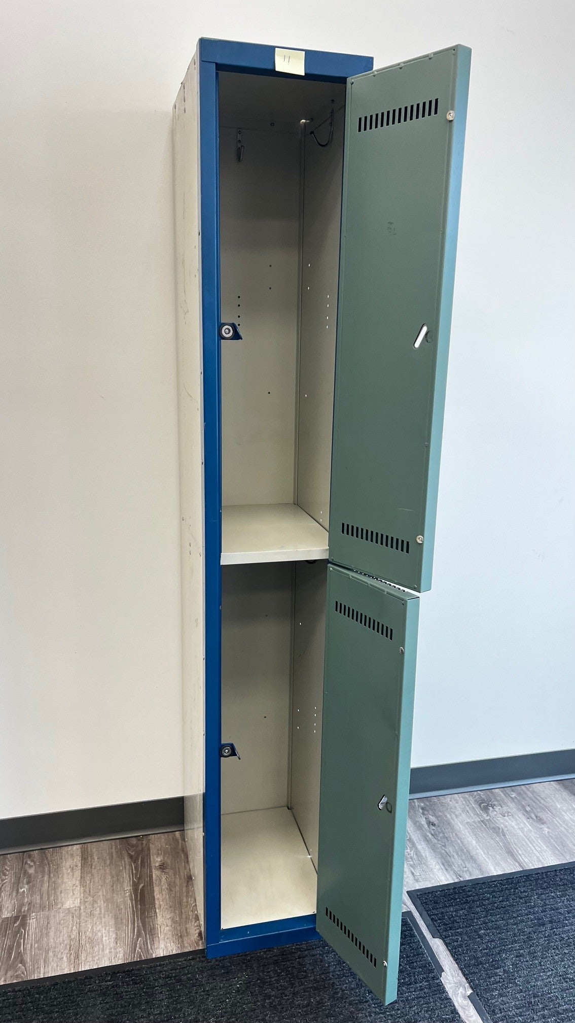 Metal Locker 2-Tier Single Bank