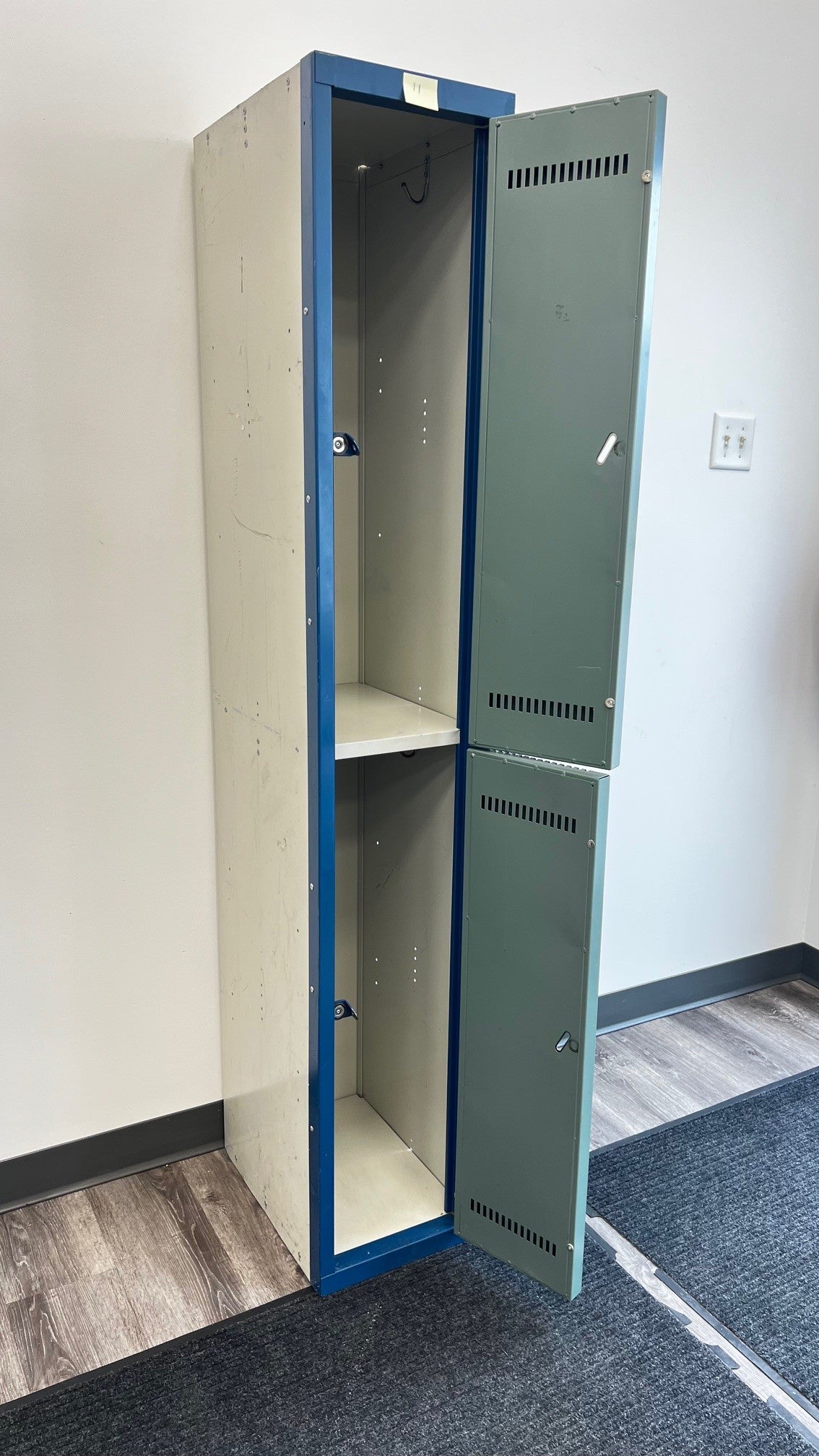 Metal Locker 2-Tier Single Bank